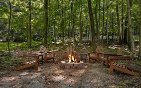 Modern Decor, Hot Tub, Fire Pit, Grill, & Games